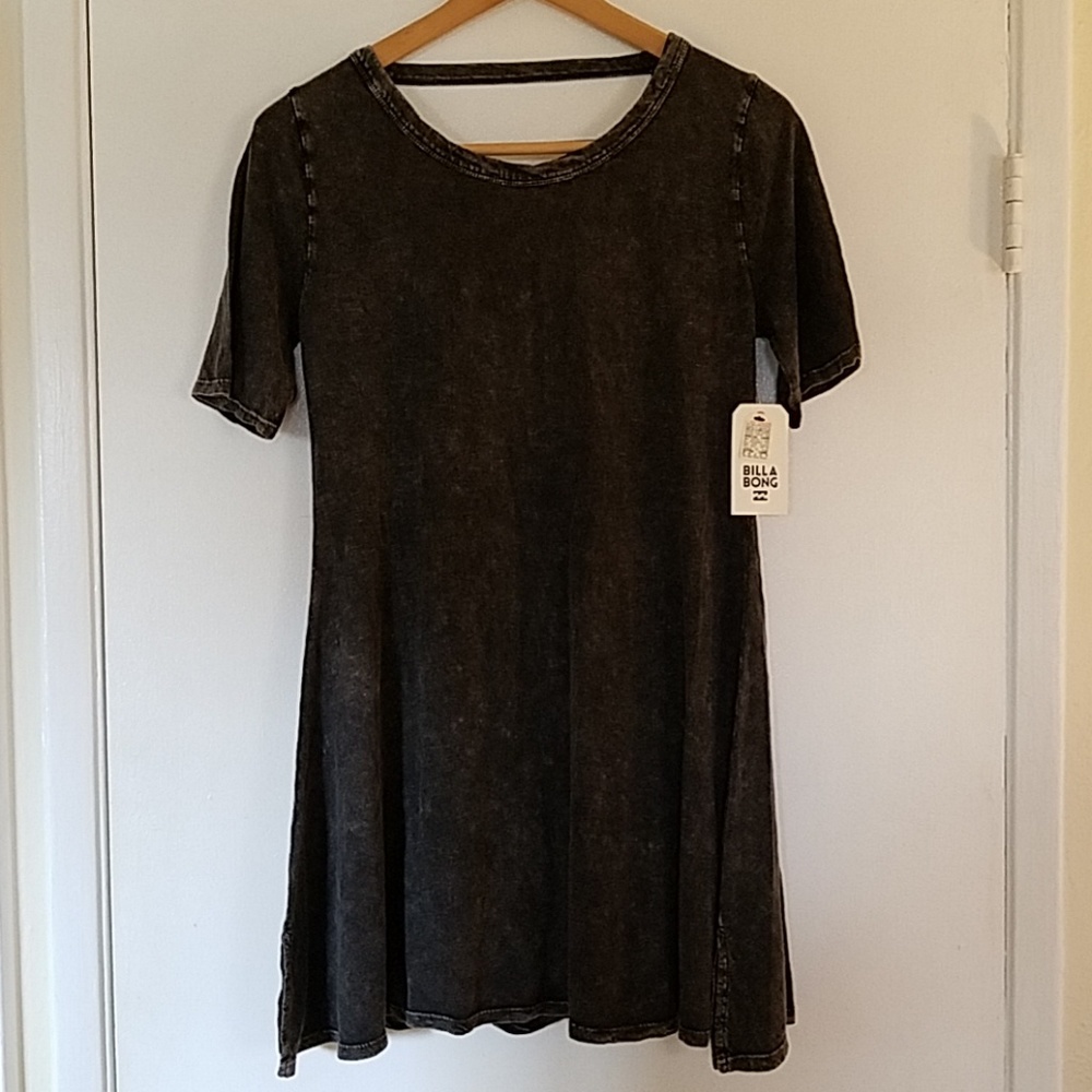 Billabong short sleeved skater dress